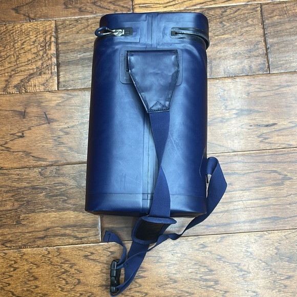 Vineyard Vines 10 Can capacity cooler - Picture 6 of 8